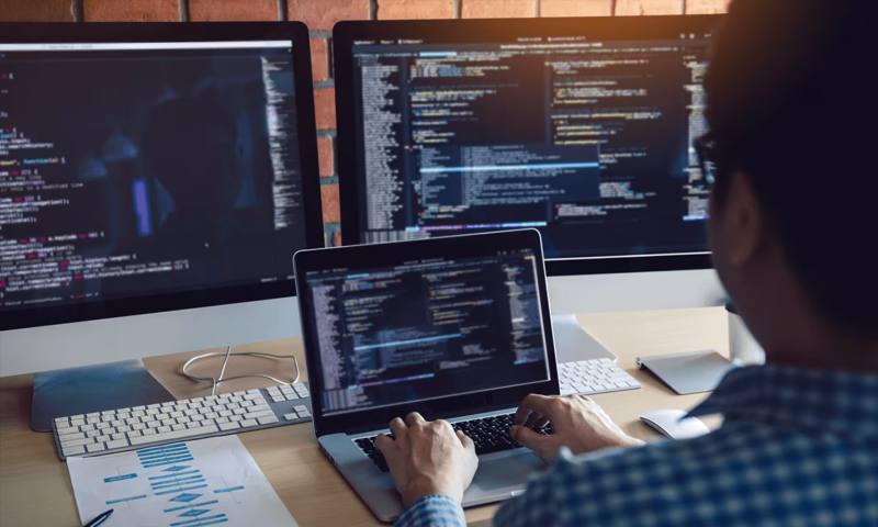 数据科学选型：R与Python如何赋能乌海网站建设？